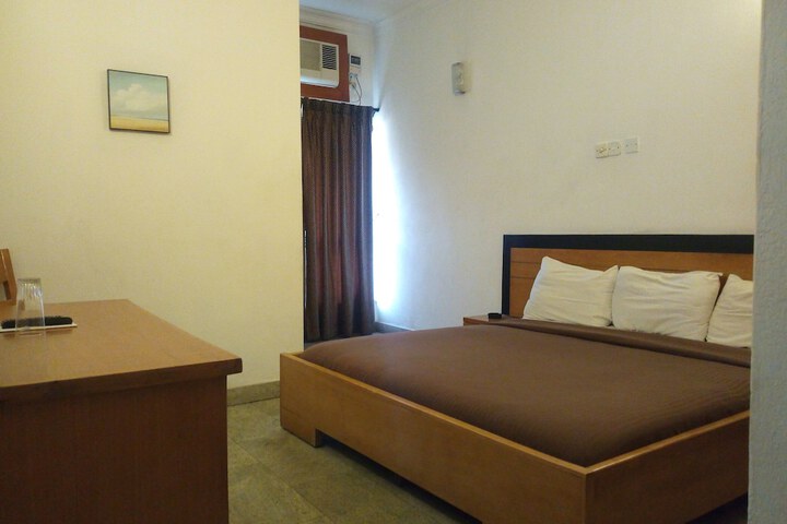 Room 13 of 44