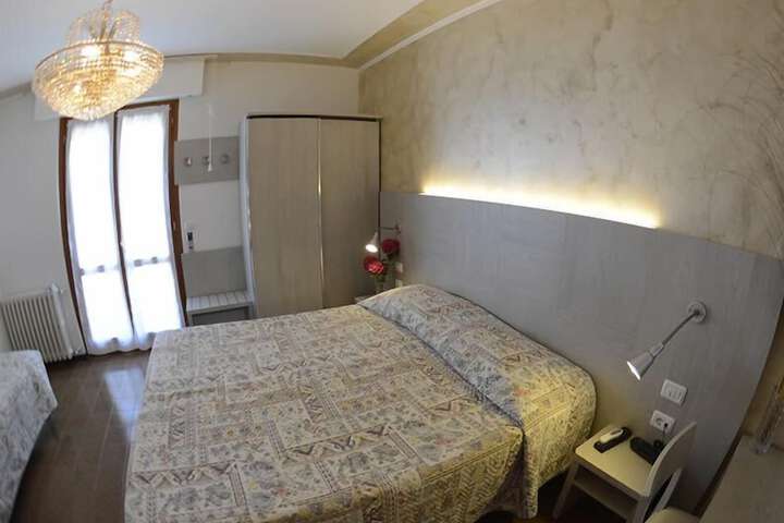 Room 5 of 49