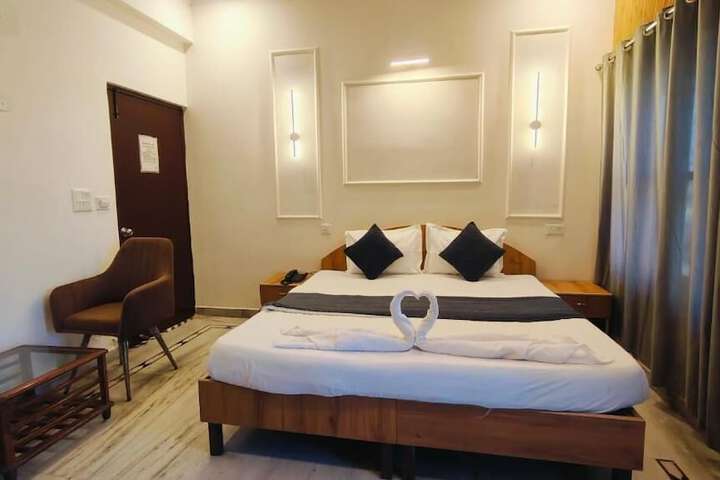 Room 3 of 9