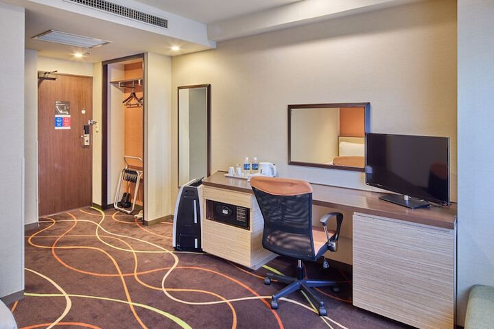 Room 17 of 145