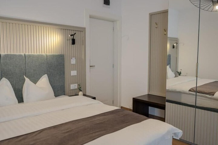 Room 10 of 35