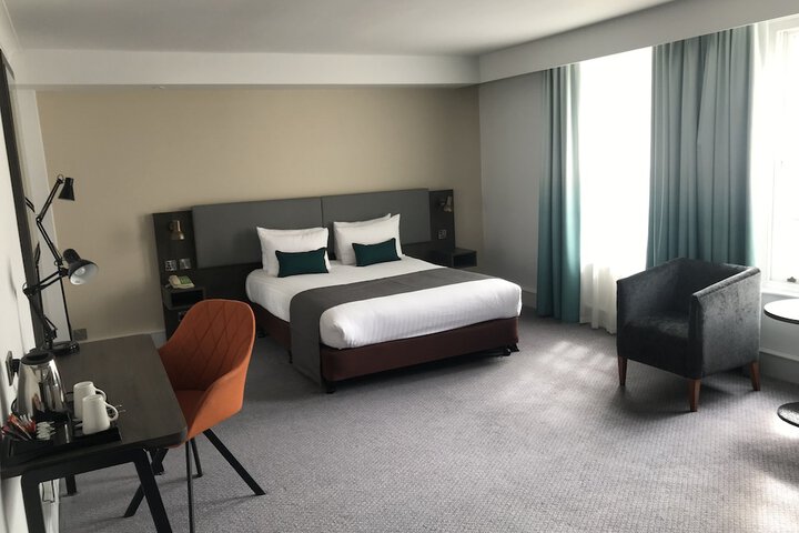 Room 4 of 82