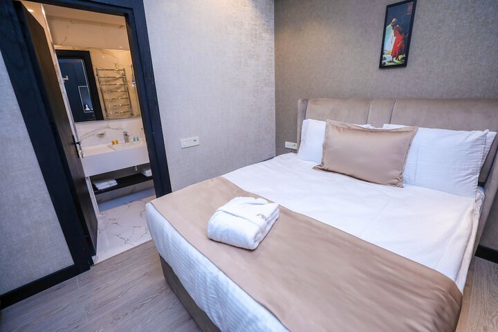 Room 4 of 36