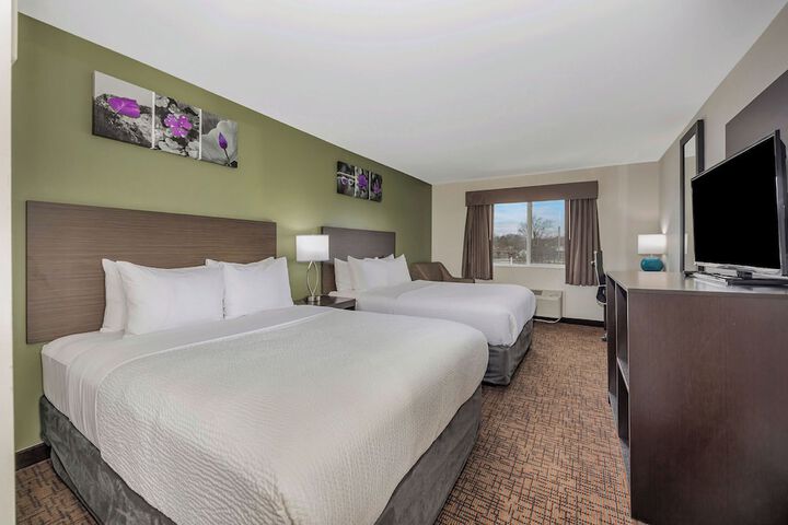 Queen Bed Accessible (6 of 22)