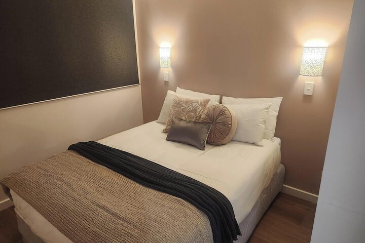 Room 4 of 73