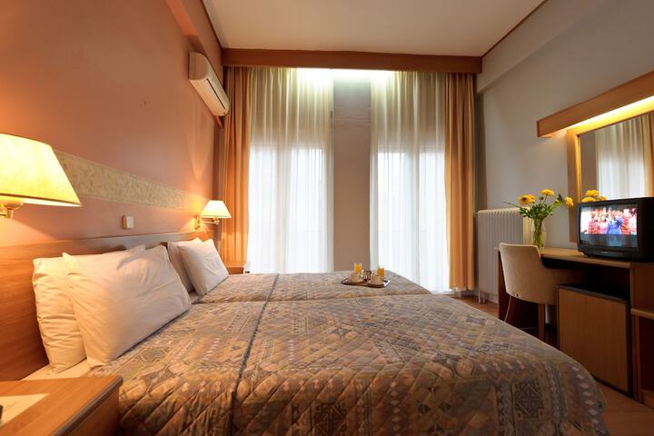 Room 9 of 26