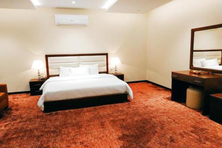 Al Bustan Crown Hotel 1