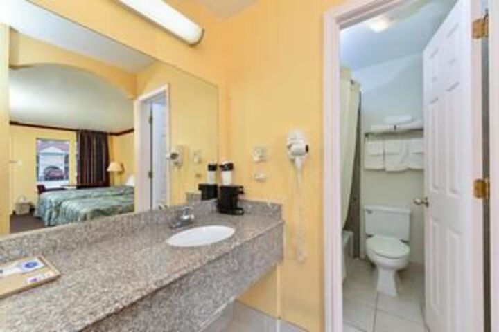 Room 4 of 20
