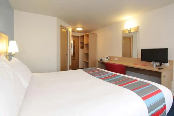 Room 9 of 30