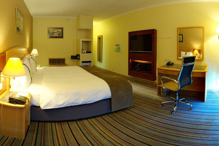 Room 28 of 184