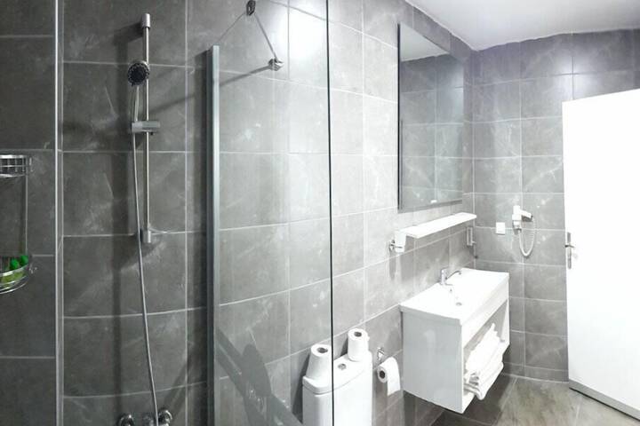 Room 15 of 97