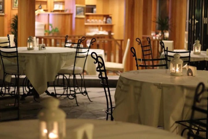 Dining 47 of 81