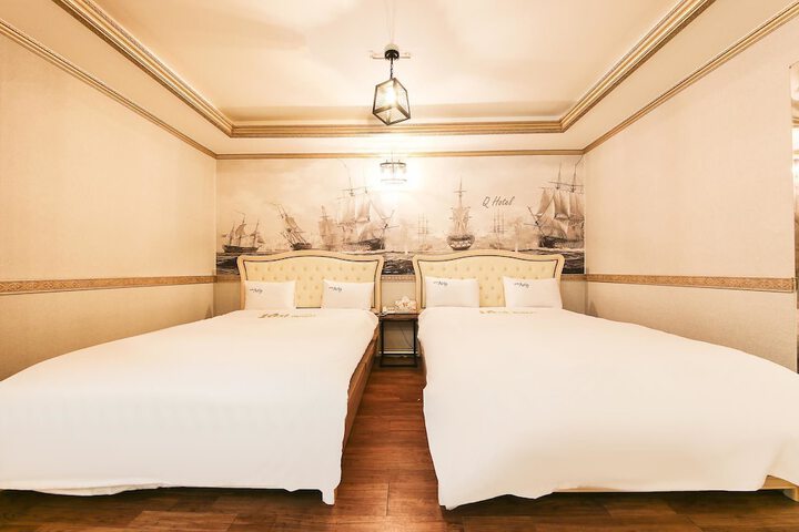 Room 34 of 49