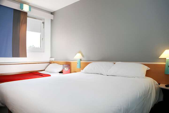 Room 3 of 79