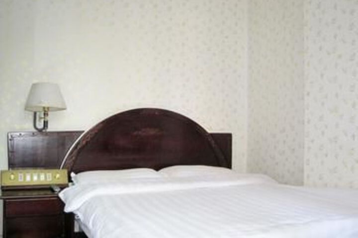 Room 16 of 34