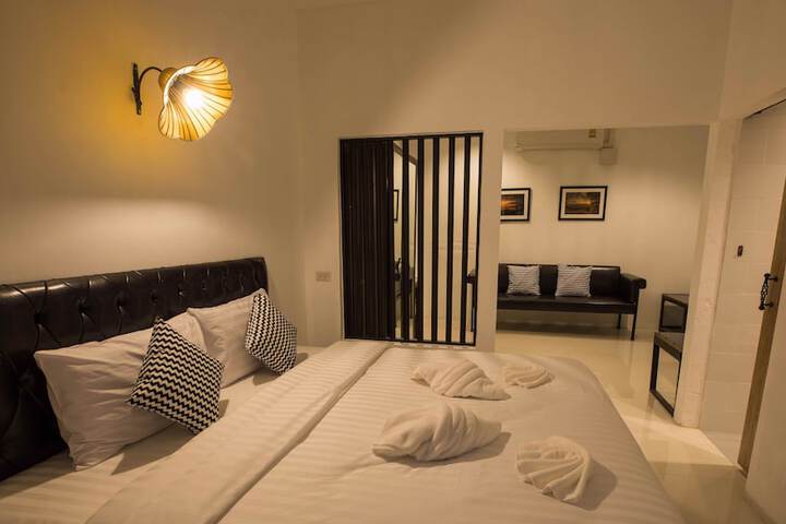 Room 4 of 138