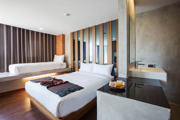 Room 16 of 33