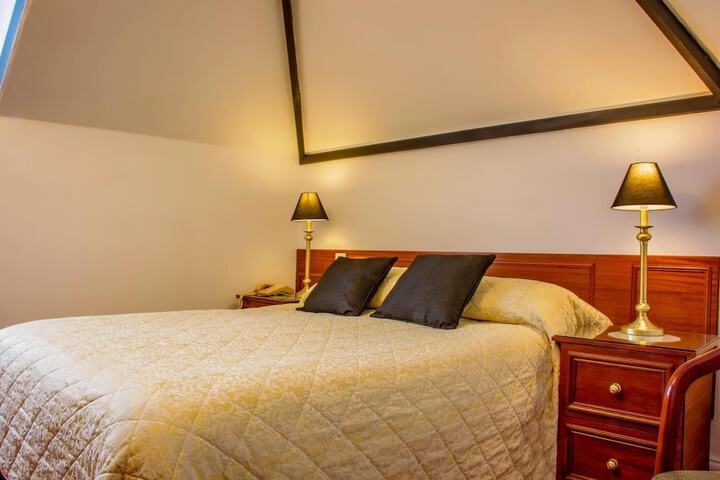 Room 13 of 32