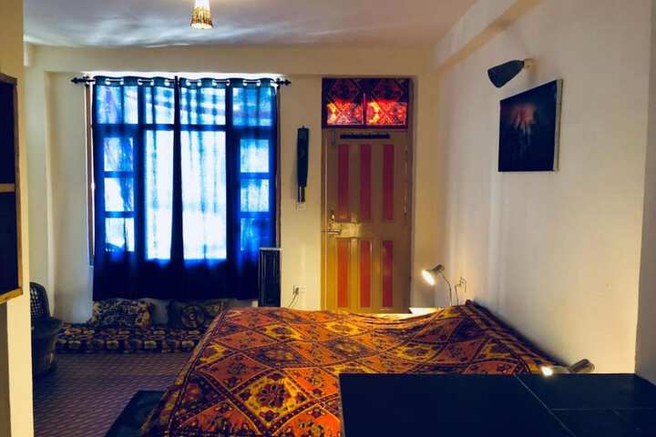 Room 4 of 6