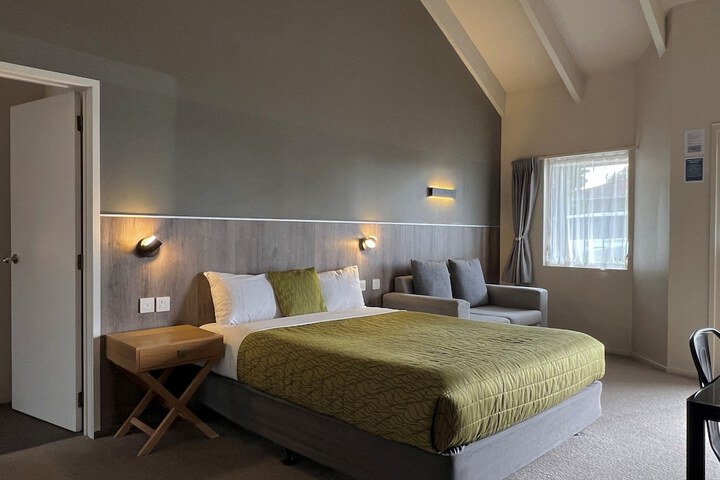 Room 27 of 68
