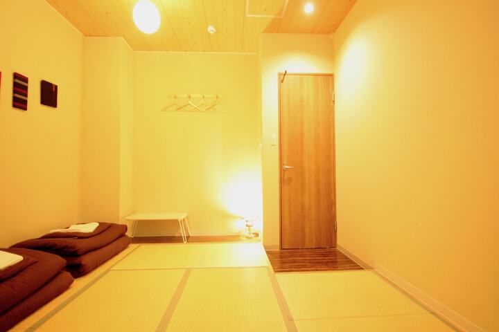Room 16 of 77