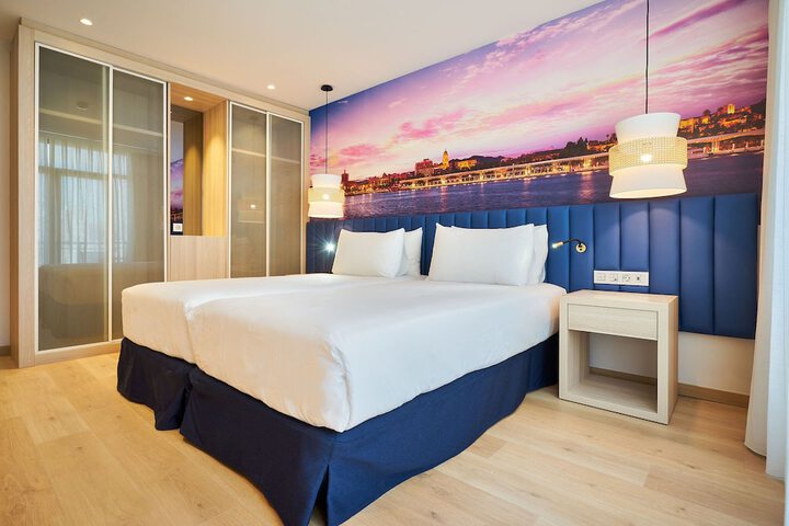 Room 9 of 43
