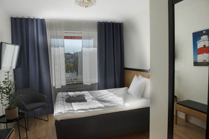 Room 13 of 65