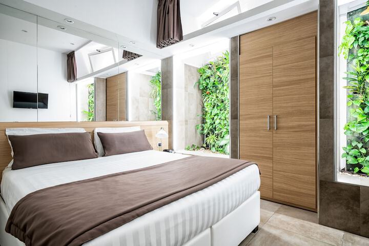 Room 10 of 30