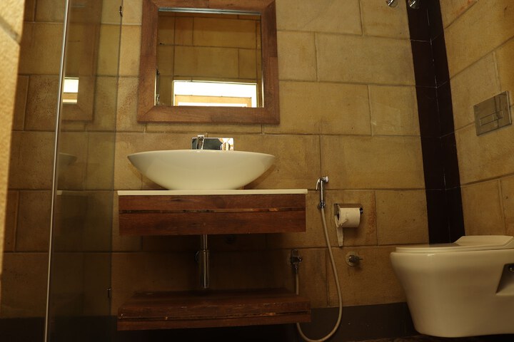 Room 8 of 38