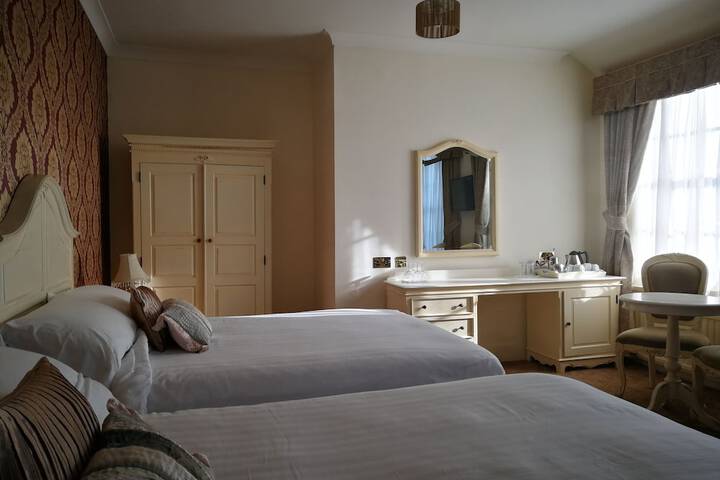Room 42 of 132