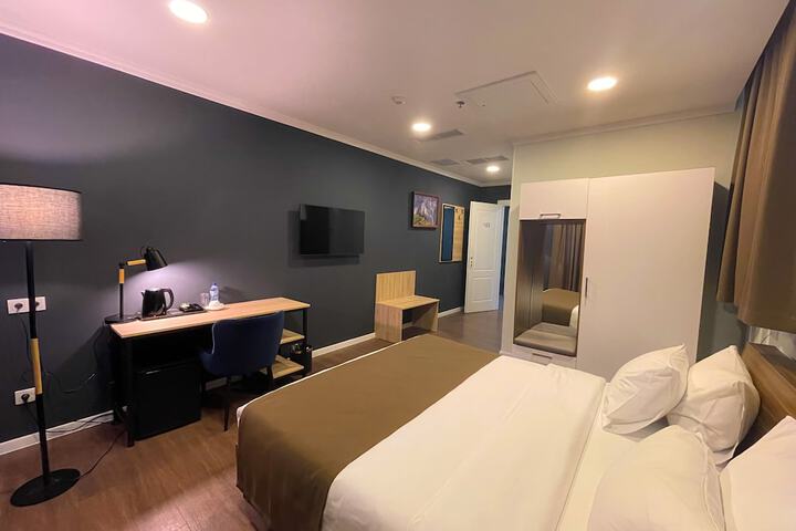 Room 38 of 240