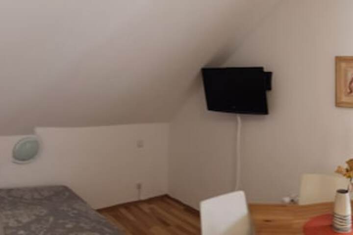 Room 40 of 145
