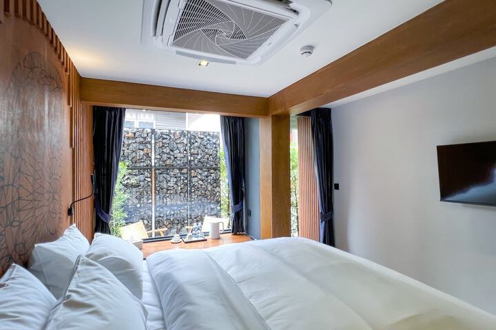Room 25 of 56