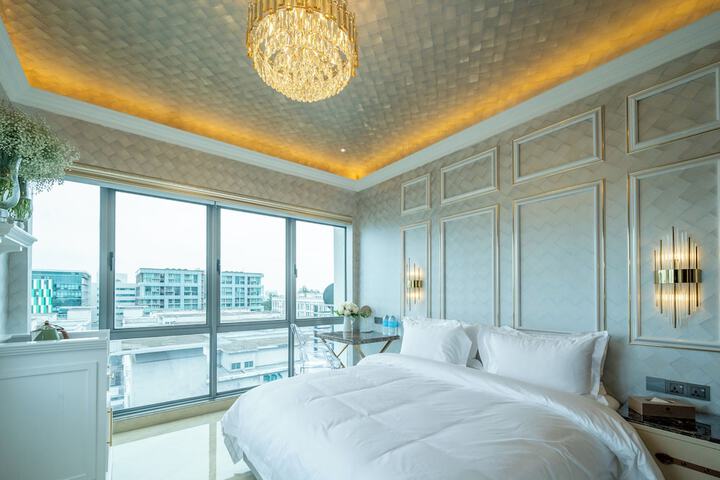 Room 8 of 285