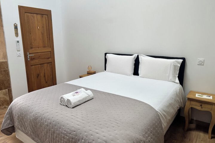 Room 5 of 14