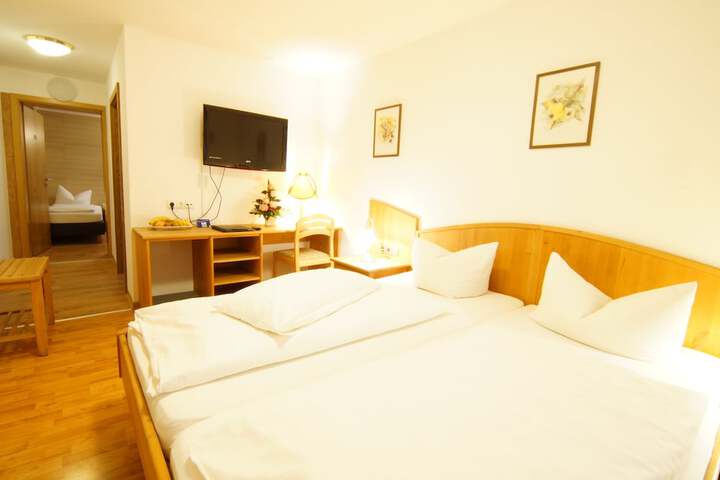 Room 22 of 48