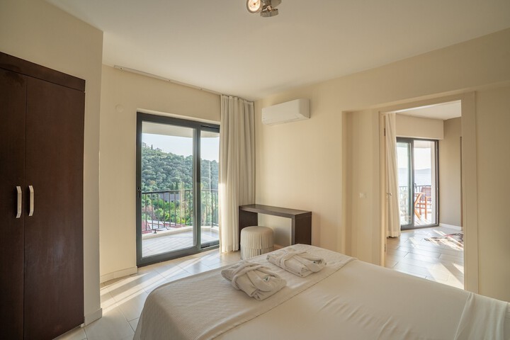 Room 16 of 70