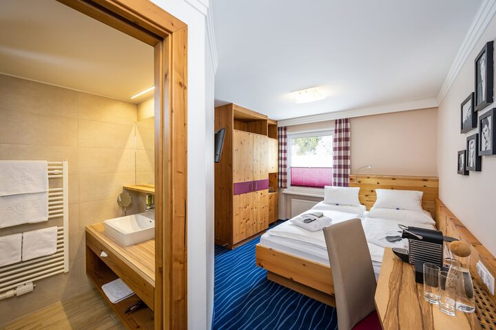 Room 20 of 59