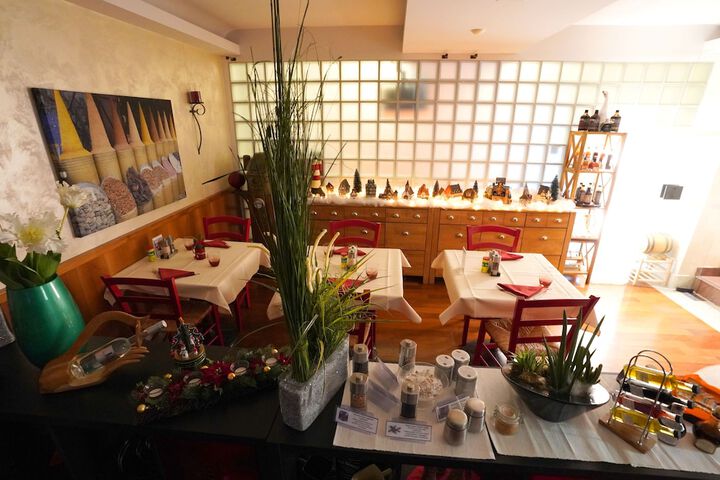 Dining 30 of 71