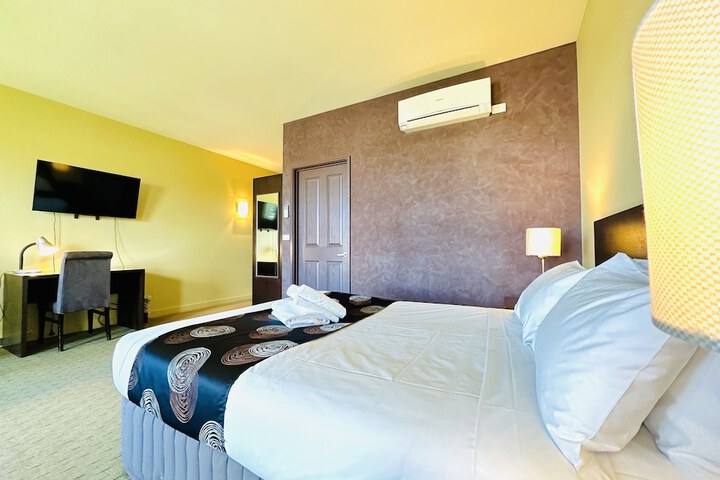 Room 6 of 25