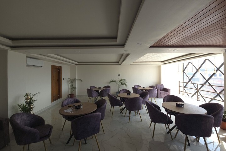 Dining 18 of 19