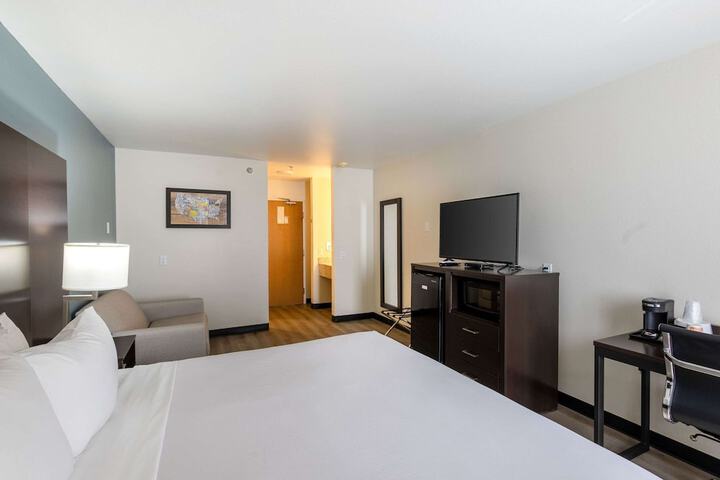 Room 17 of 36