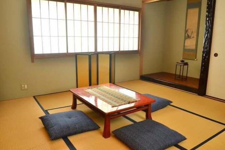 Room 3 of 7