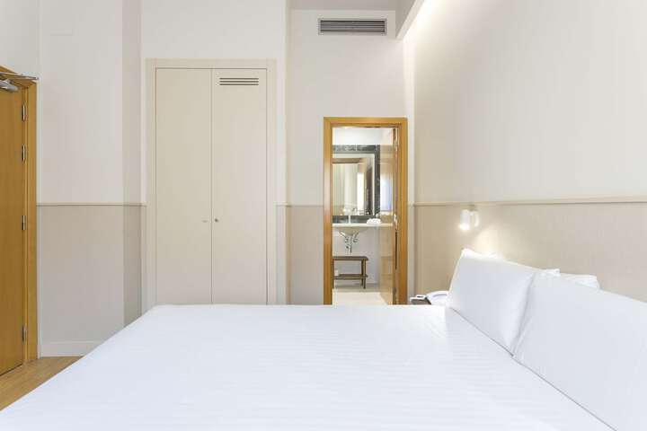 Room 2 of 43