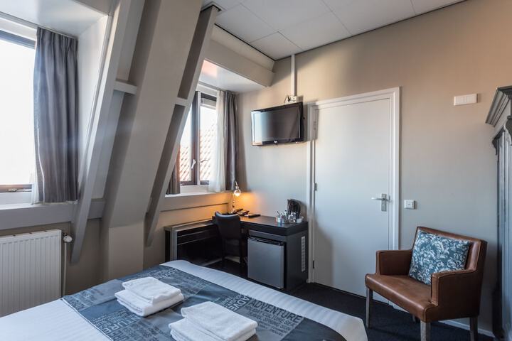 Room 18 of 49