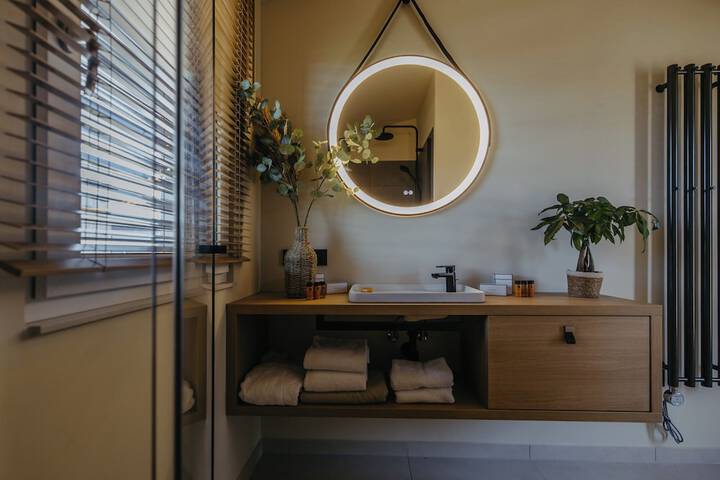 Room 8 of 19