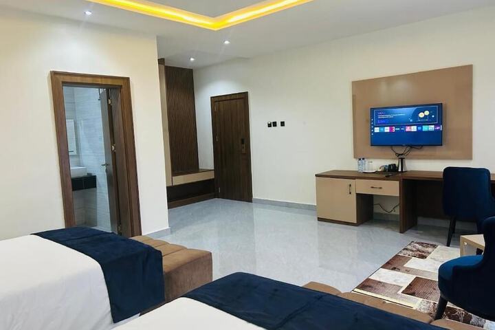 Room 7 of 19