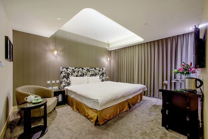 Room 6 of 43