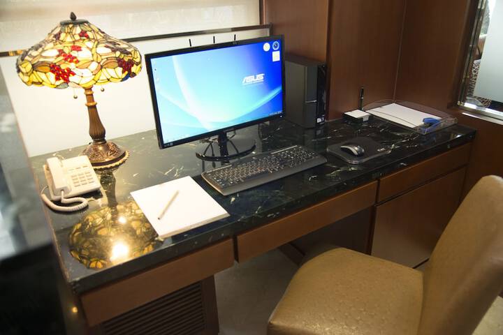 Business Center 20 of 24