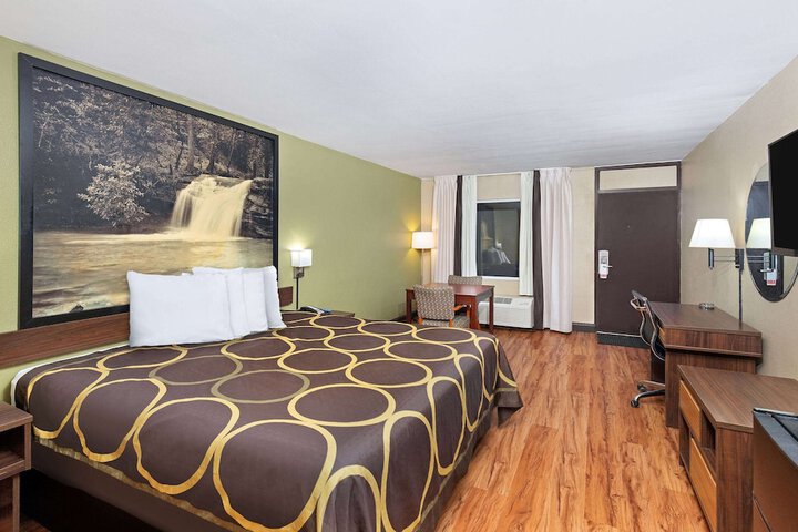 1 King Bed (1 of 7)